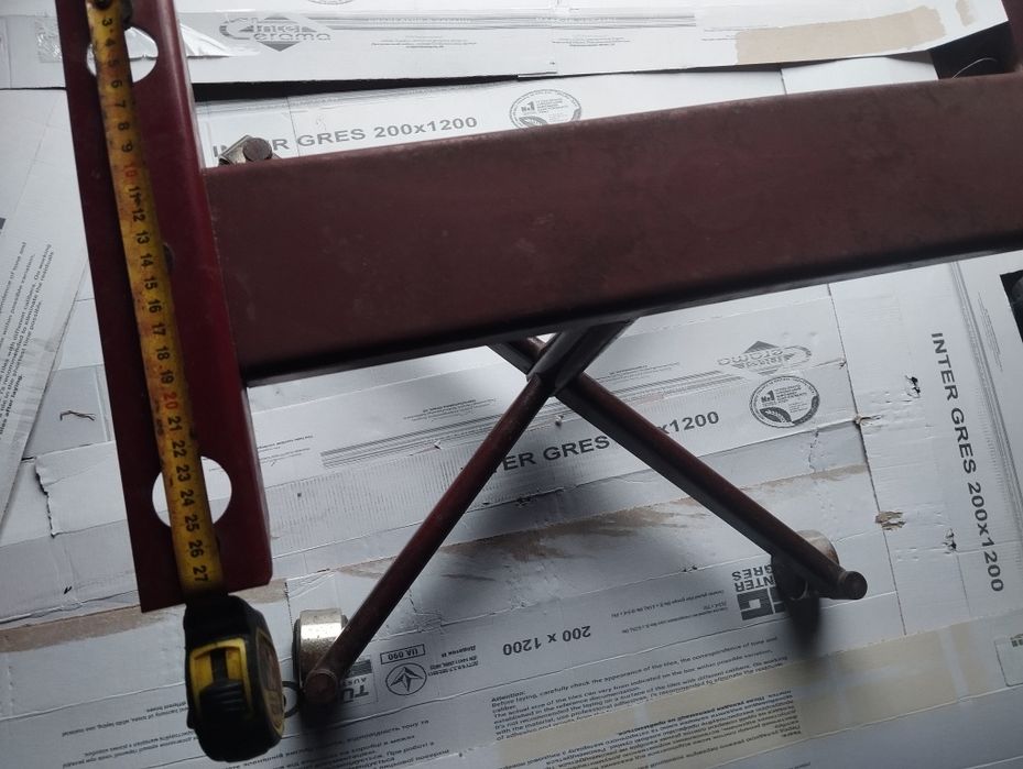 Столик    металевий