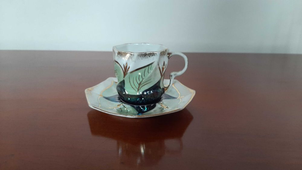 Chávena de café e pires