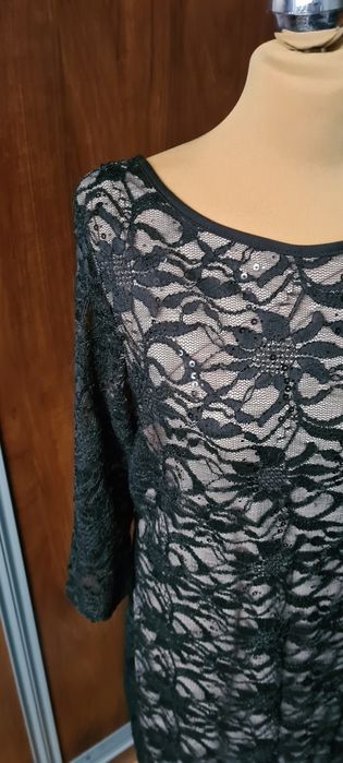 Czarna sukienka elegancka