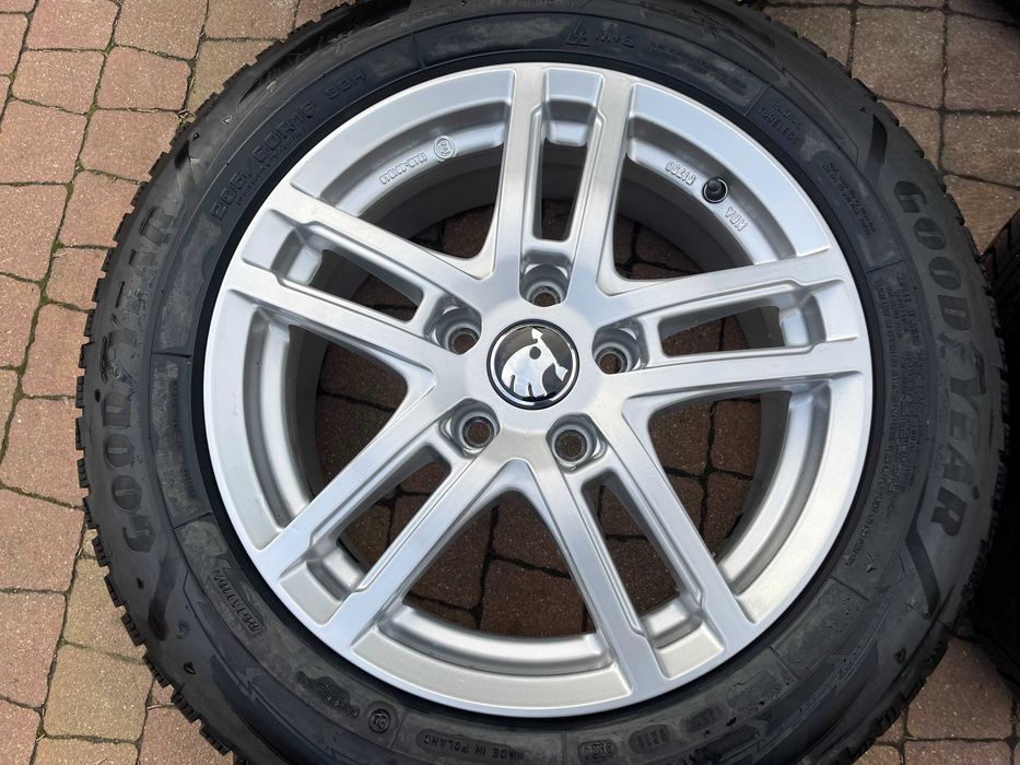3939. Koła zimowe Golf Jetta Octavia Touran 5x112 205/55/16 2024r 9mm