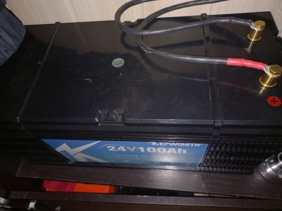 Продам інвертор з акумулятором