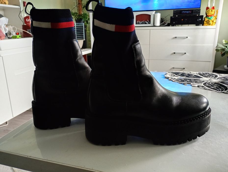Sprzedam buty damskie Tommy jeans
