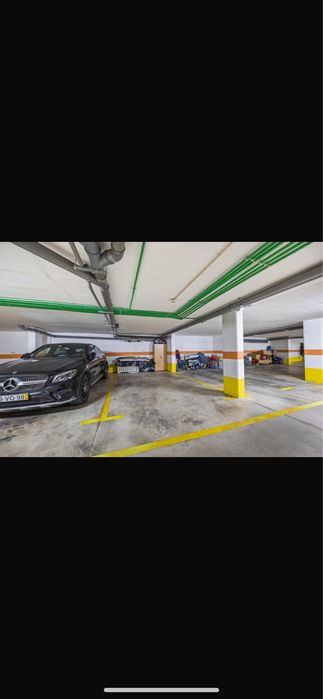 Apartamento com piscina e garagem