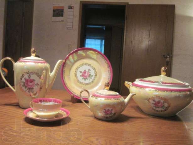 Новый,немецкий сервиз чайно- столовый на 12 пер