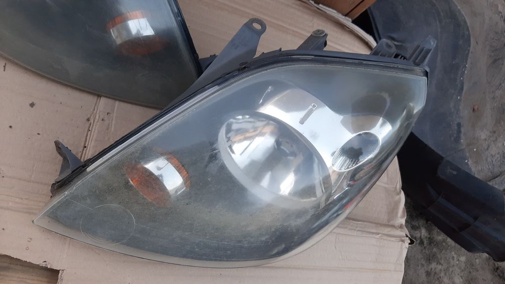 Lampa przednia Ford Fiesta mk6 Lift FL lampy przód