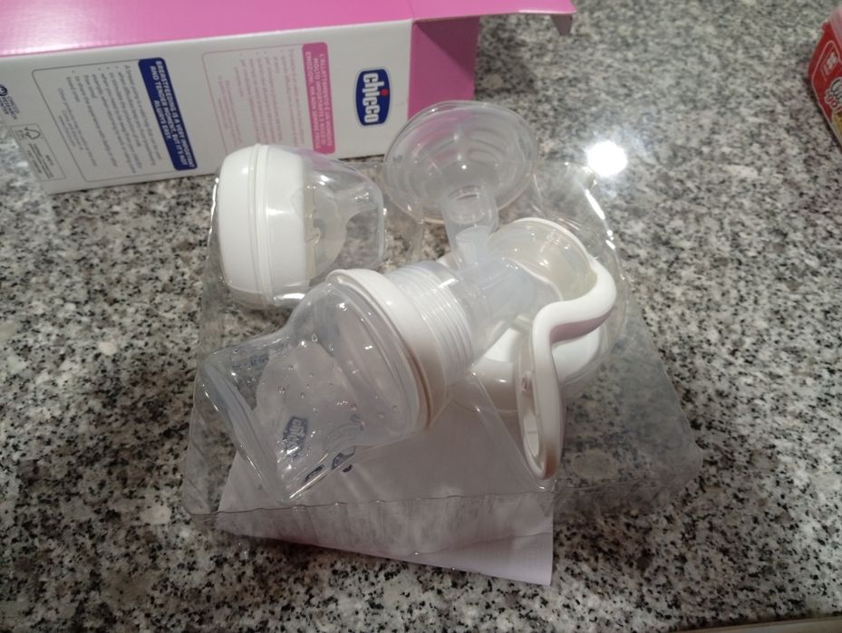 Bomba de tirar leite manual