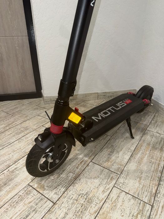Електросамокат Motus PRO 8.5 LITE чорний