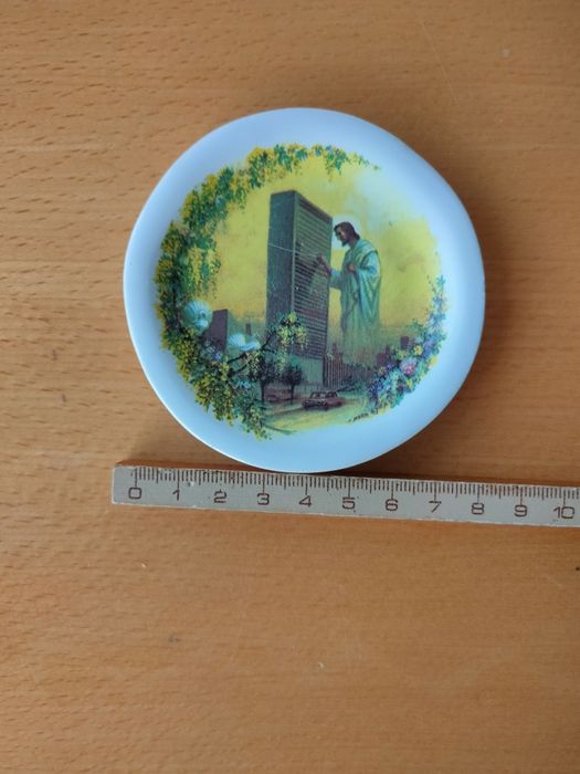 Conjunto de pequenos pratos em porcelana japonesa.