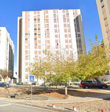 Apartamento T2 Arrendado  Investimento  Carregado