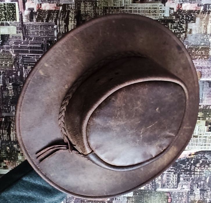 Ковбойска шляпа. Виробництво Австралія.

НАТУРАЛЬНА ШКІРА

ВИРОБЛЕНО В