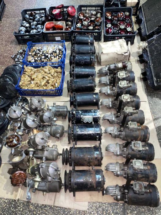 Стартера, генератори, трамблери, свічки, ремні, уплотнителі Зіл 157