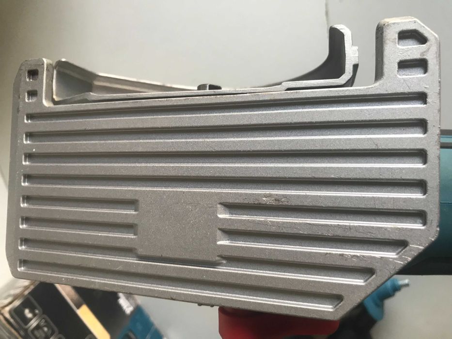 Безщіткова акумуляторна міні-дискова пилка Erbauer EMCS18-Li 98 мм