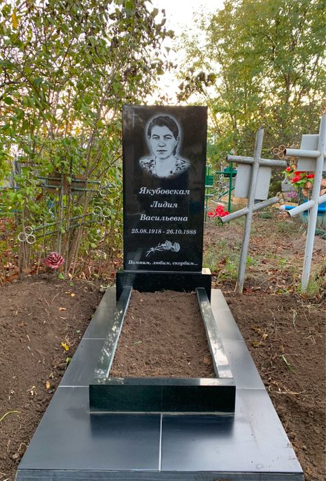 Гранитный памятник Беляевка, Украина.