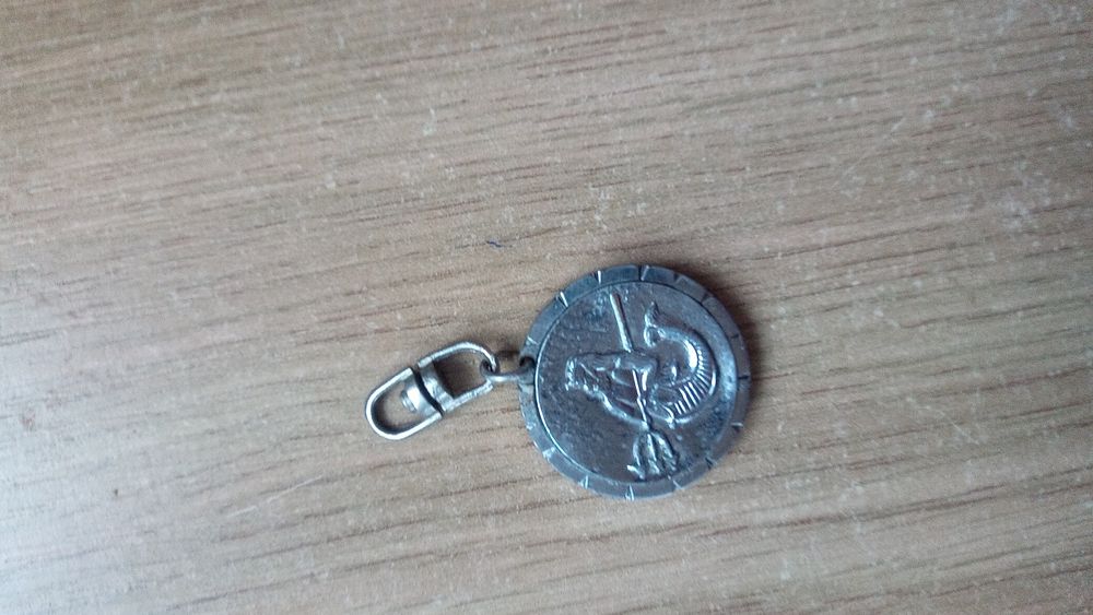Bryloczek do kluczy.