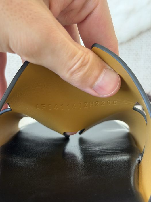 Hermès Izmir Black Leather H Sandals – Size 43