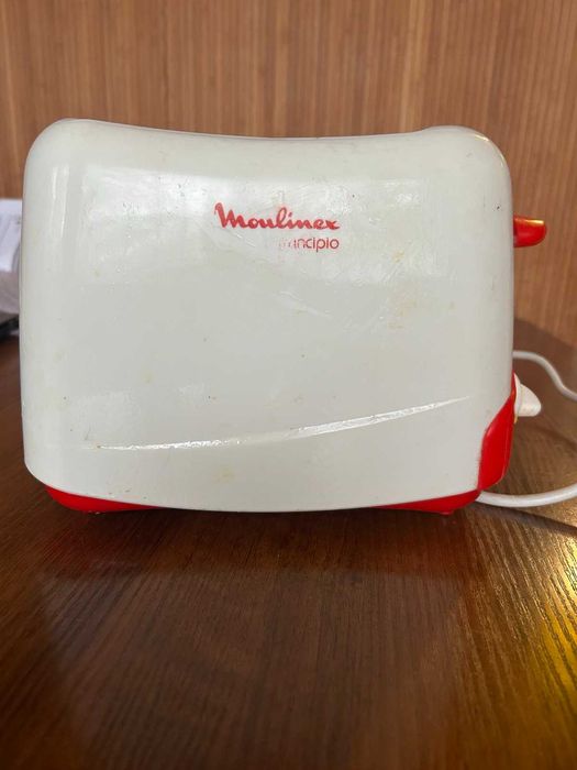 Тостер Moulinex.
