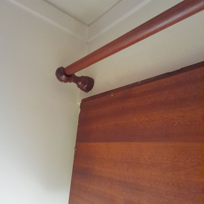 Varão madeira com 1,40m + 20 argolas madeira cor castanho -