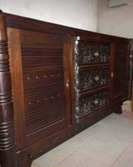 Conjunto de Mobília de Jantar Antiga Completo com Candeeiro Coordenado