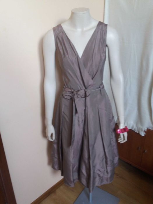 Sukienka z mieniącej się tafty GEORGE