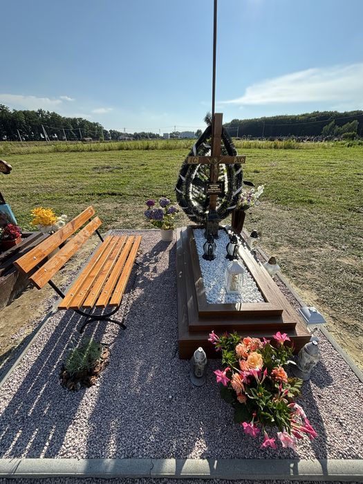 Благоустрій могил/прибирання/надмогильник/надгробок/гробівець/памятник