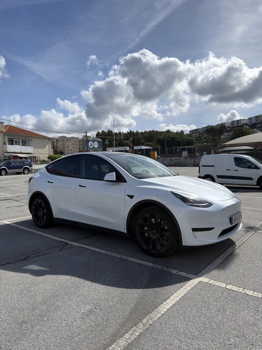 TESLA model Y standard range - 12/2022