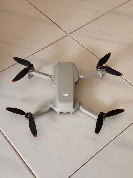 DJI Mini 2 SE Fly More Combo – Como Novo | Menos de 1h de voo | Muitos extras