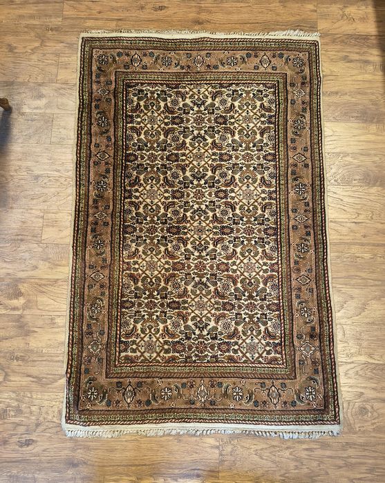 Dywan wełniany orientalny vintage 185 × 118 cm – klasyczny wzór z frędzlami