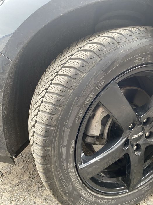 Продам зимню резину GoodYear Ultra grip 225/55 r17