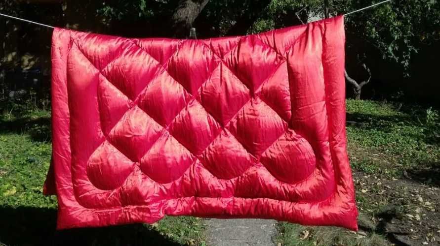 Одеяло пуховое атласное