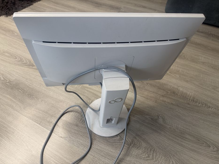 Sprzedam monitor fujitsu