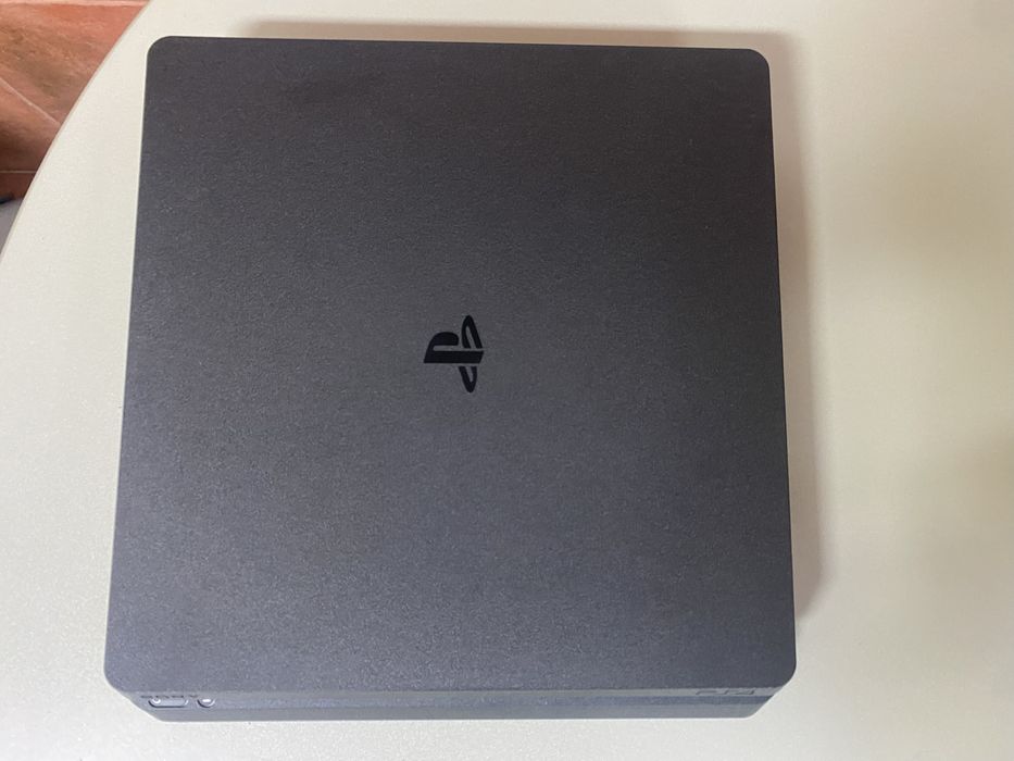 Playstation 4 sem caixa em boas condições.