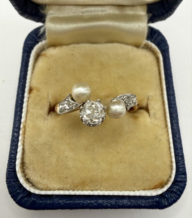 Złoty pierścionek antyk 750 z diamentami 0,46ct i perłami