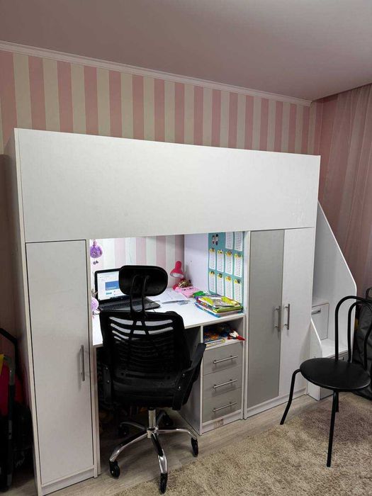 Продам кровать двухярусную с матрасом, стол, ступени Самовывоз