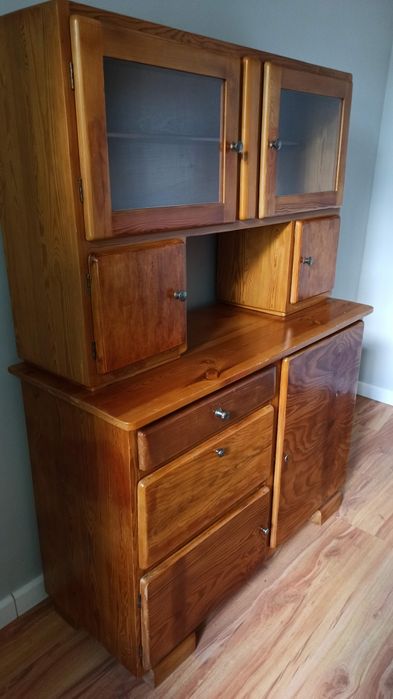 Odnowiony kredens retro PRL