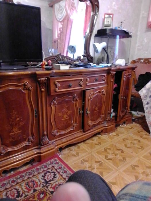 Винтажная мебель, барокко, комод с зеркалом.