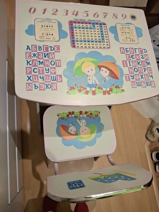 Зростаюча парта і стілець
