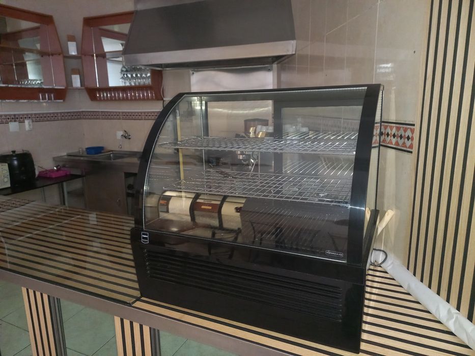 Arrenda-se café/snack-bar ou Pastelaria