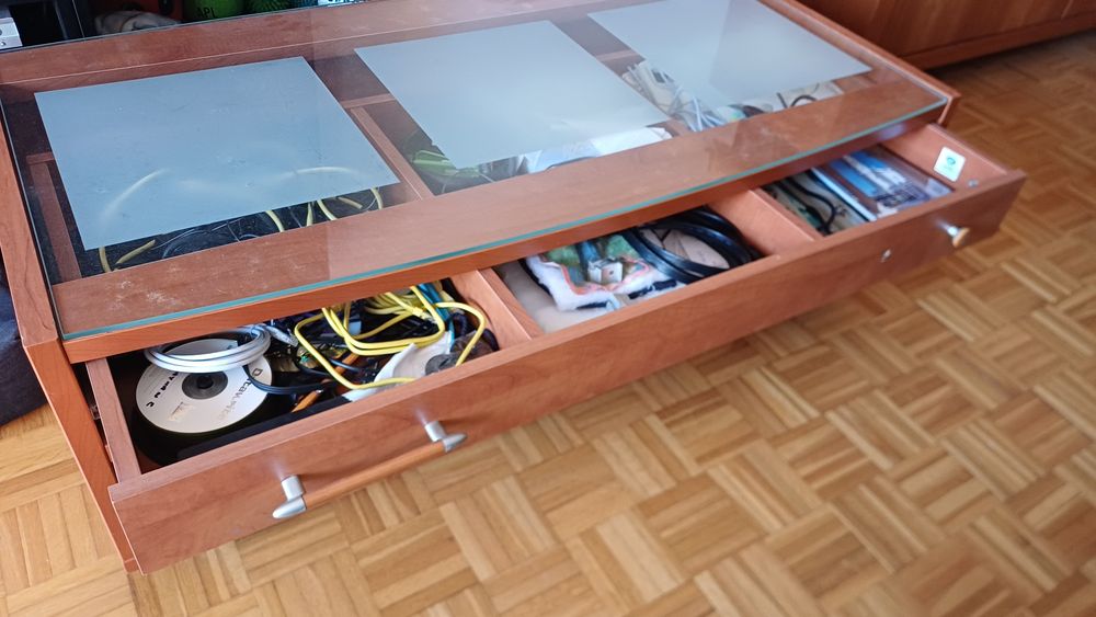 Mesa apoio em cerejeira com tampo removível em vidro