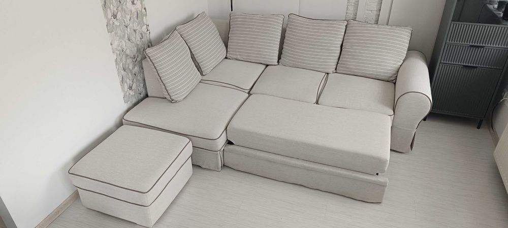 Sofa - narożnik rozkładany z funkcją spania + pufa.