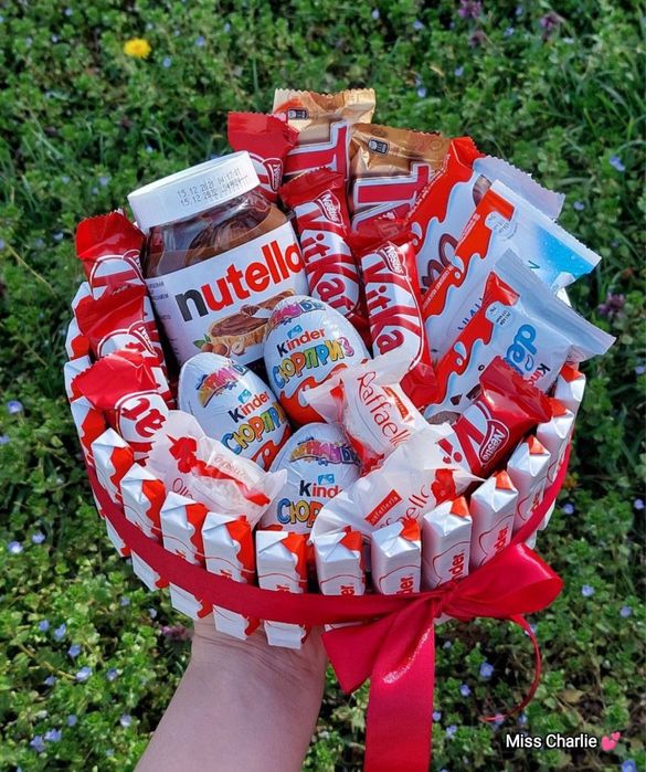 Букети солодкі і солоні Харків на різні свята букет дівчині