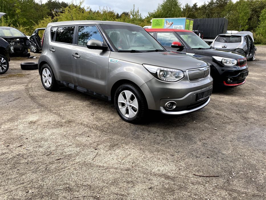 Ляда задний бампер Kia Soul EV фонарь кришка багажника Кіа Сол шрот