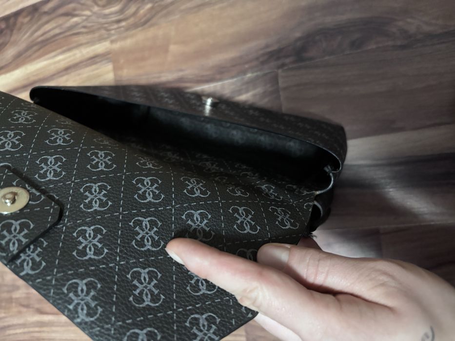 Torebka skórzana guess do ręki