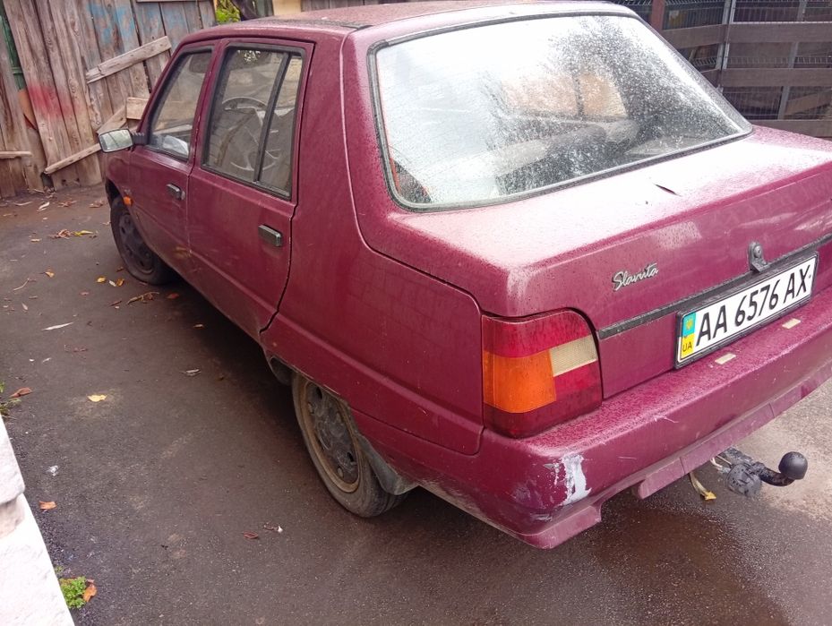 Продам під відновленья Славута 2005 г