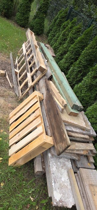 Materiały budowlane po budowie – płyty OSB, drewno, palety
