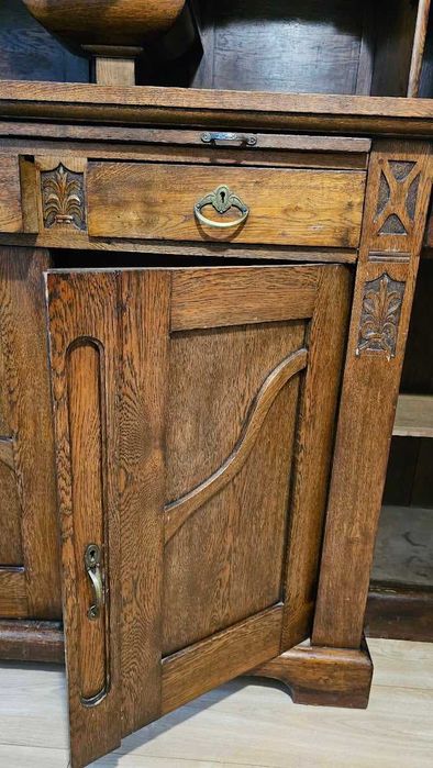 Cały zestaw przedwojennych rzeźbionych mebli