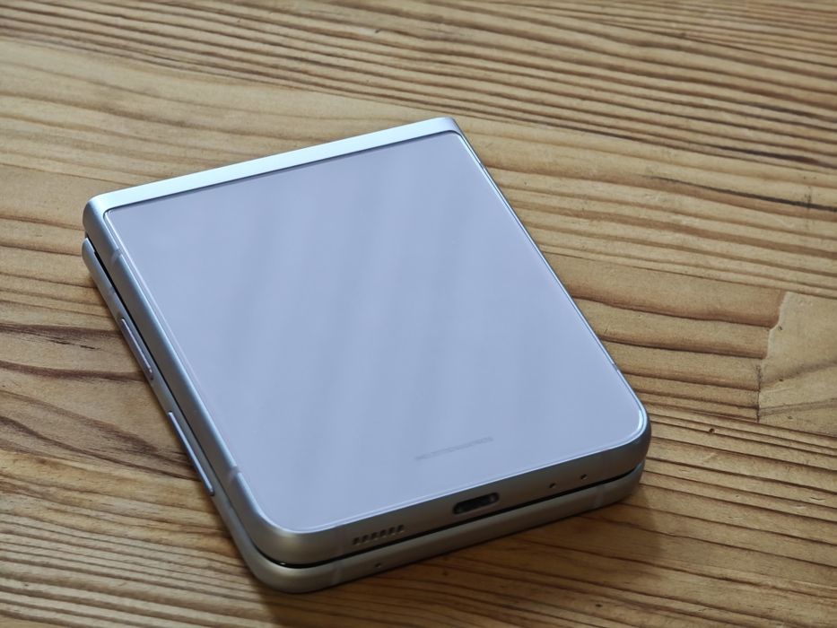 Samsung Galaxy Z Flip 3 8/256 1sim, все работает, идеальное состояние!