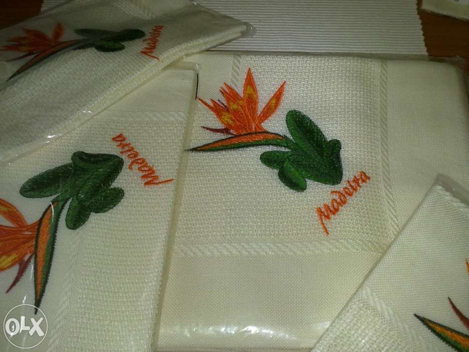 Excelente oferta Toalha de mesa + 12 guardanapos por estrear