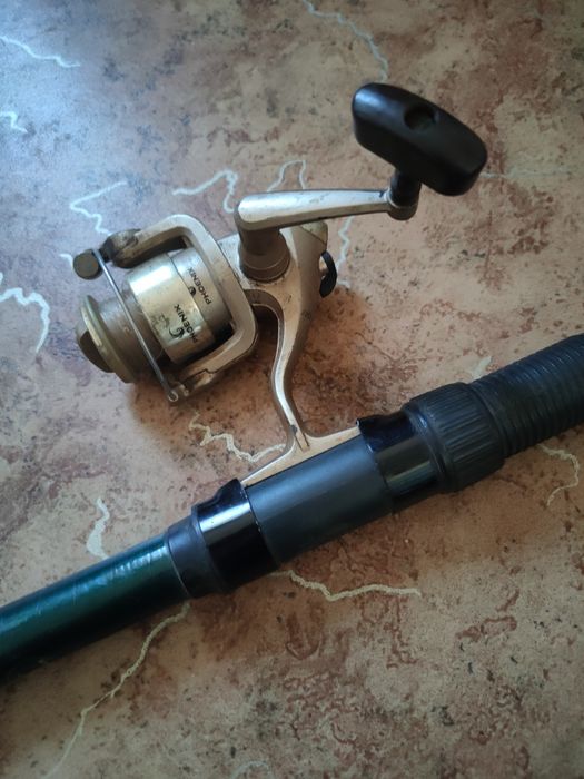 Продам спиннинги с катушками