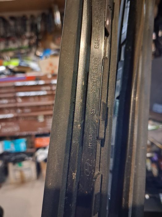 молдинг лобового стекла Hyundai Santa Fe 2019 - 2023