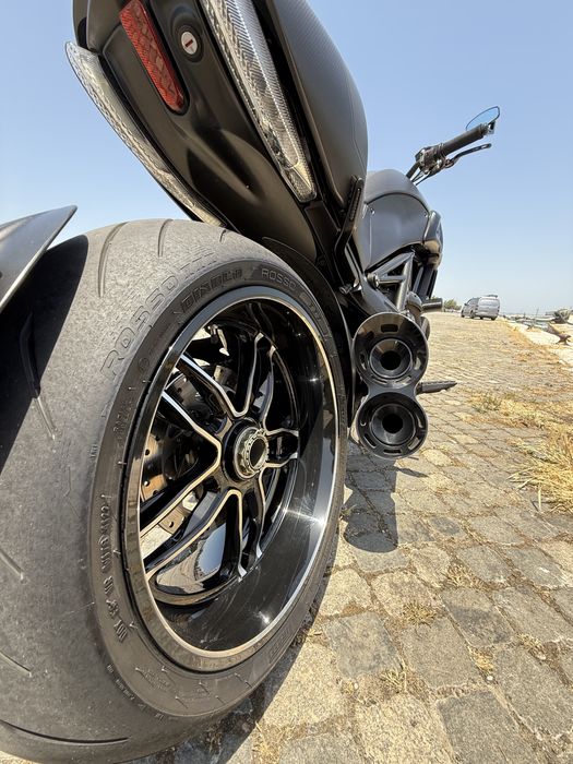 Ducati Diavel - carbon edicion